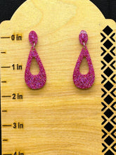 Load image into Gallery viewer, Pink glitter dangle earrings
