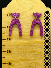 Load image into Gallery viewer, Pink glitter dangle earrings
