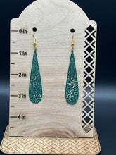 Load image into Gallery viewer, Swirl drop earrings
