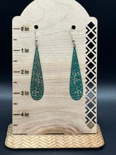 Load image into Gallery viewer, Swirl drop earrings
