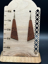 Load image into Gallery viewer, Wood earrings
