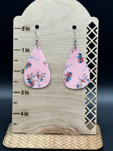 Load image into Gallery viewer, Floral faux leather earrings
