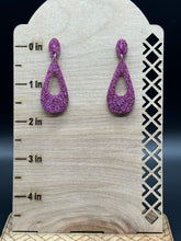 Load image into Gallery viewer, Pink glitter resin earrings
