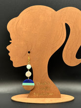 Load image into Gallery viewer, Resin bead earrings
