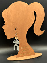 Load image into Gallery viewer, Metal shaped earrings
